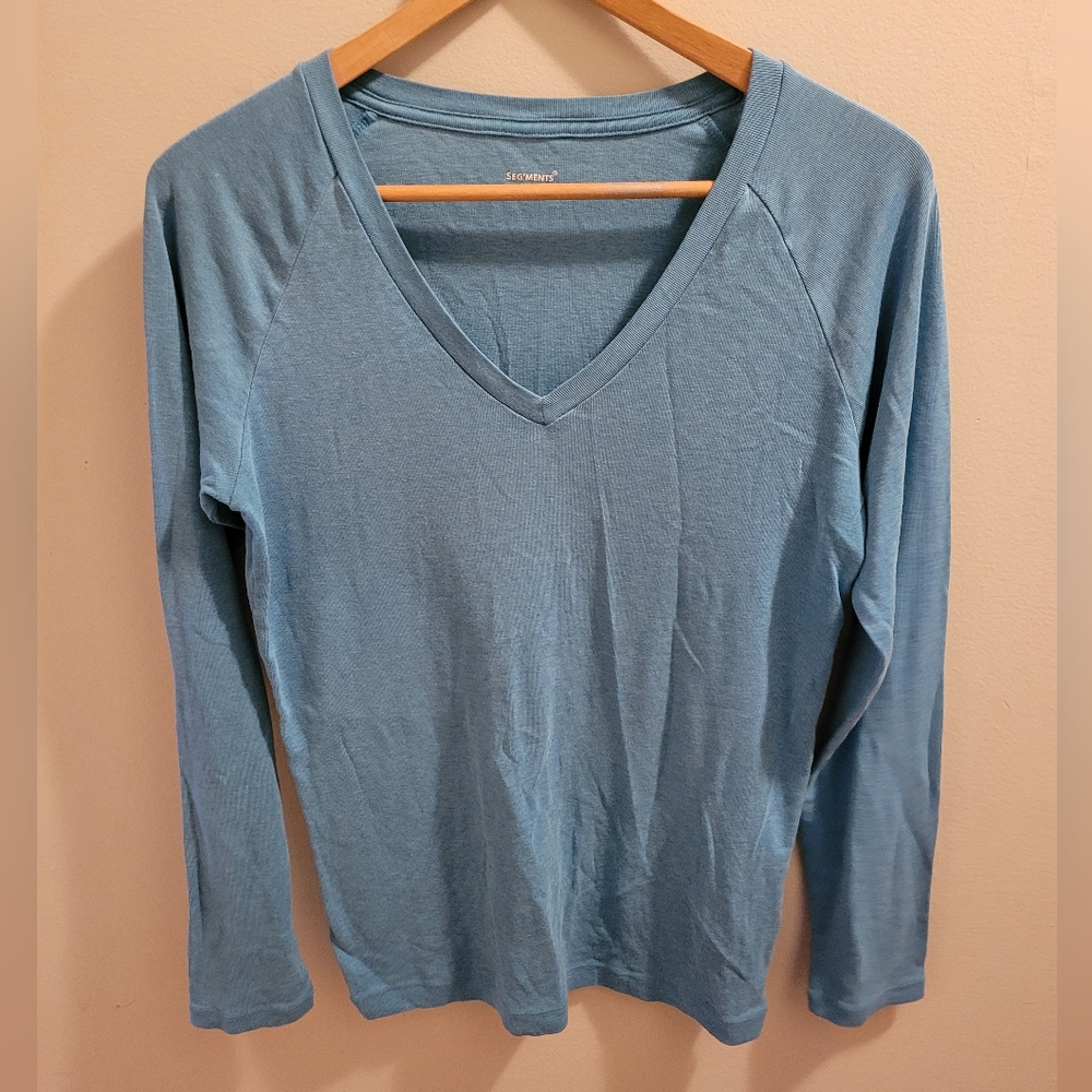 🌹 2/$15 Seg'ments womans long sleeve top. Size medium
